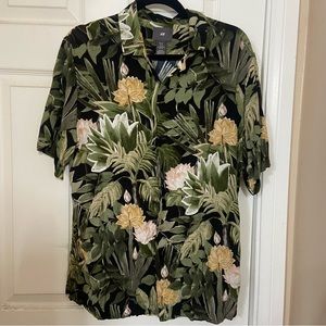 Women’s Hawaiian print shirt